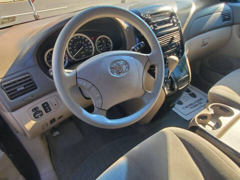 2004 Toyota Sienna LE 7 Passenger