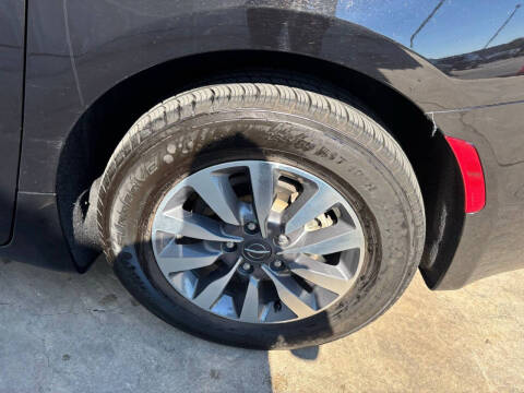 2024 Chrysler Pacifica Plug-In Hybrid Select