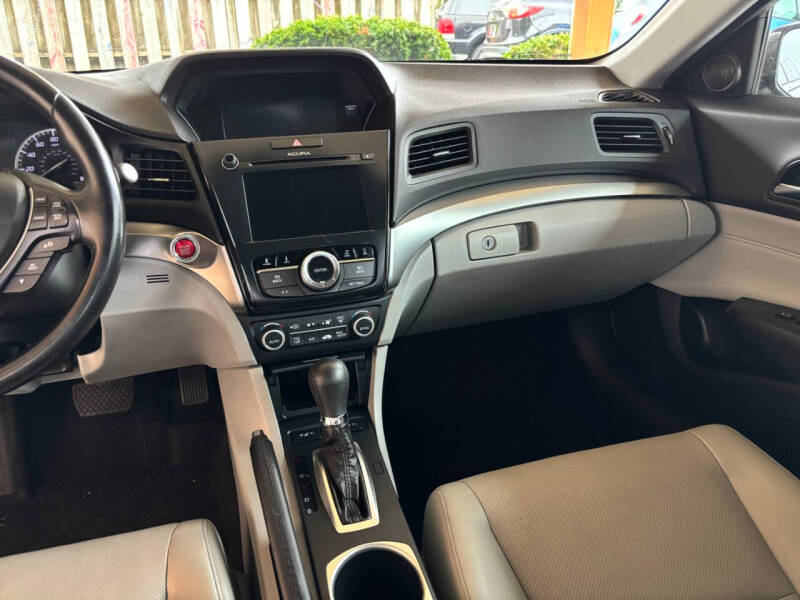 2017 Acura ILX w/Premium