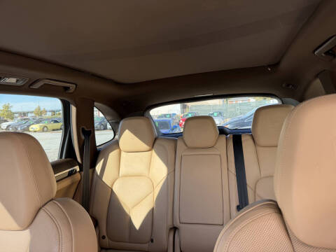 2017 Porsche Cayenne Platinum Edition