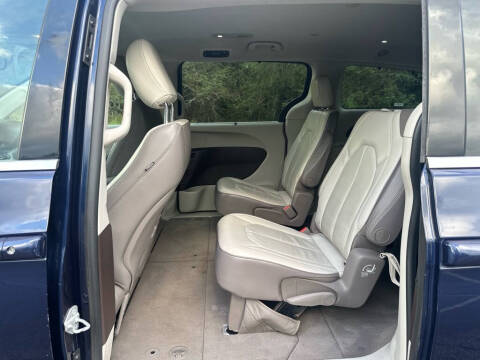 2017 Chrysler Pacifica Touring-L