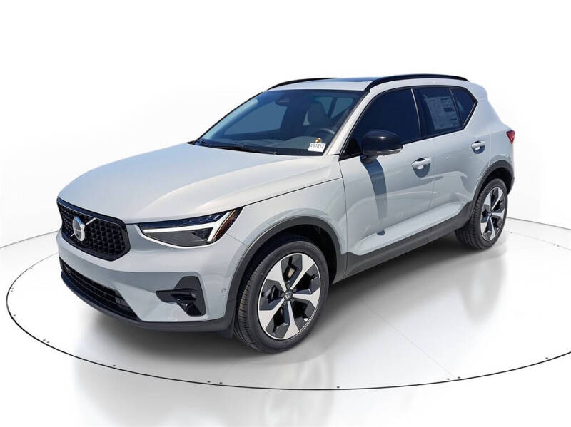 2026 Volvo XC40 B5 Plus