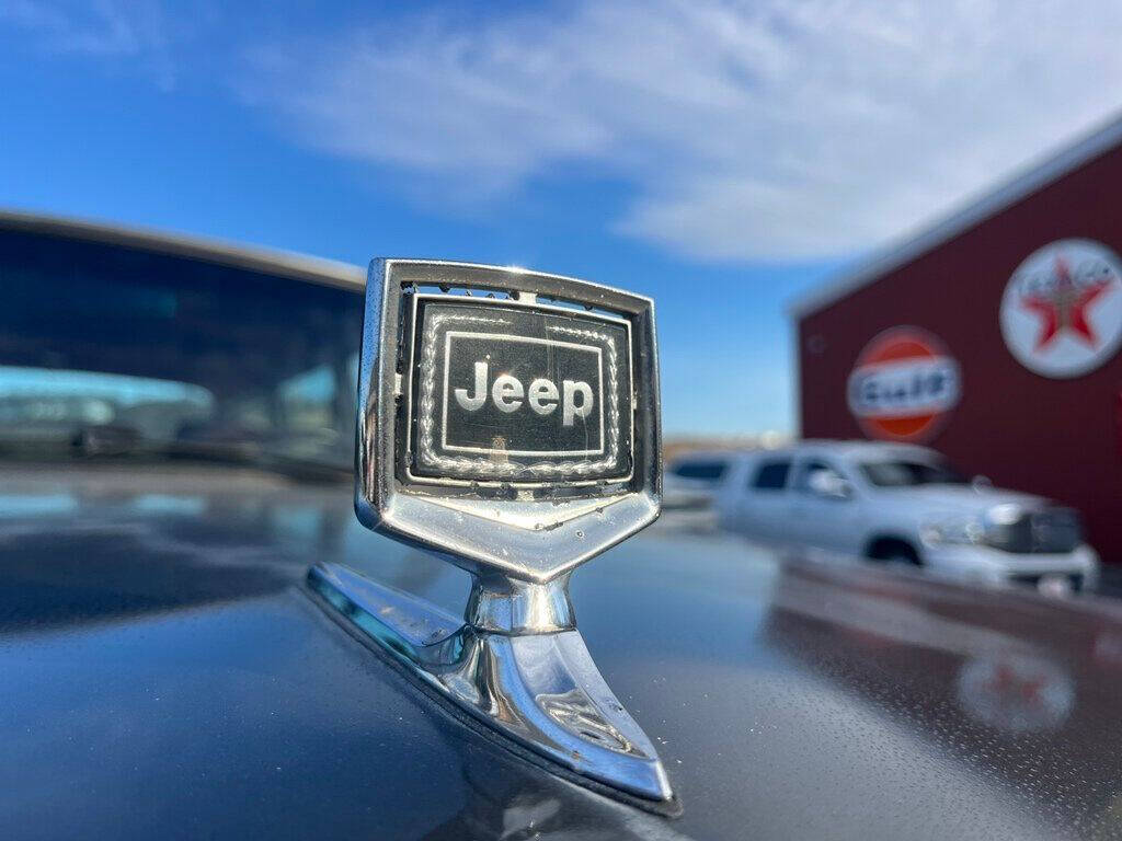 1989 Jeep Grand Wagoneer 12