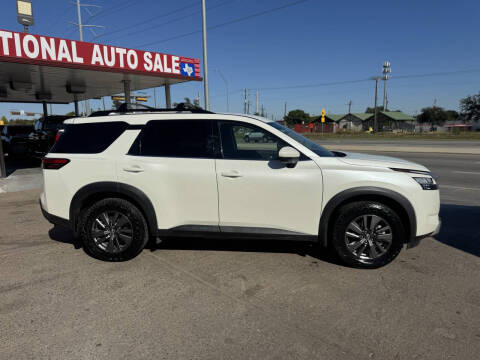 2022 Nissan Pathfinder SV