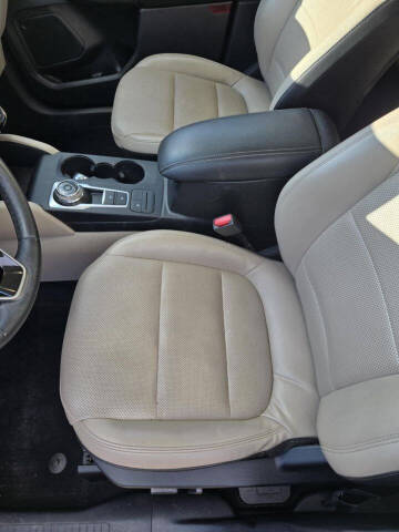 2022 Ford Escape Hybrid SEL