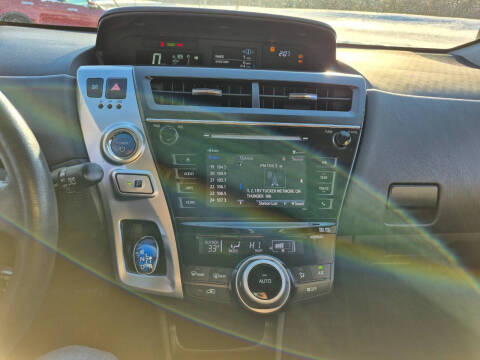 2015 Toyota Prius v Five