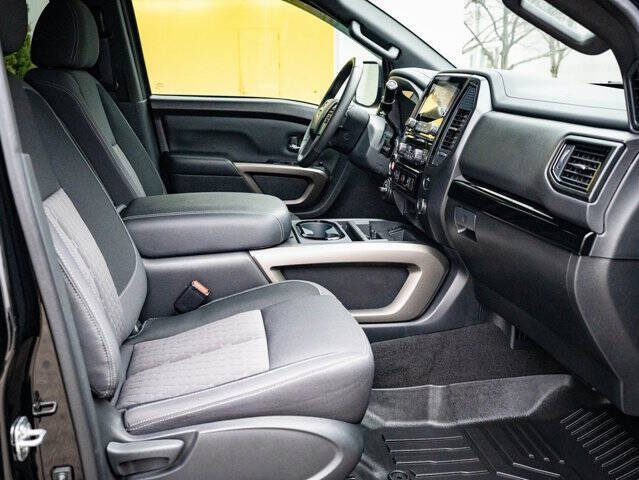 2024 Nissan Titan SV