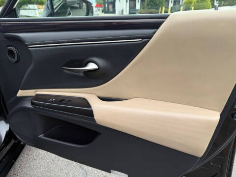2020 Lexus ES 300h Luxury