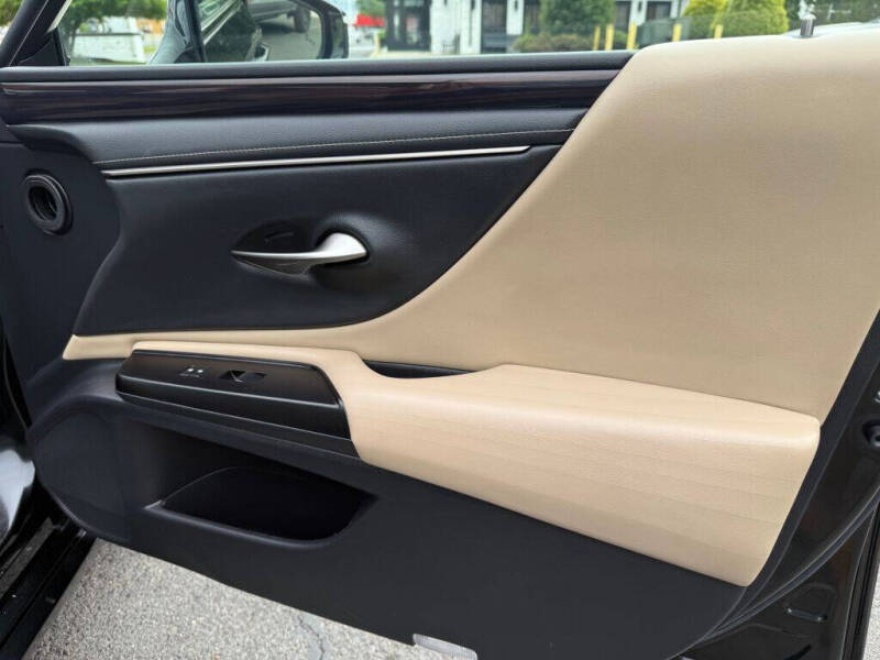 2020 Lexus ES 300h Luxury