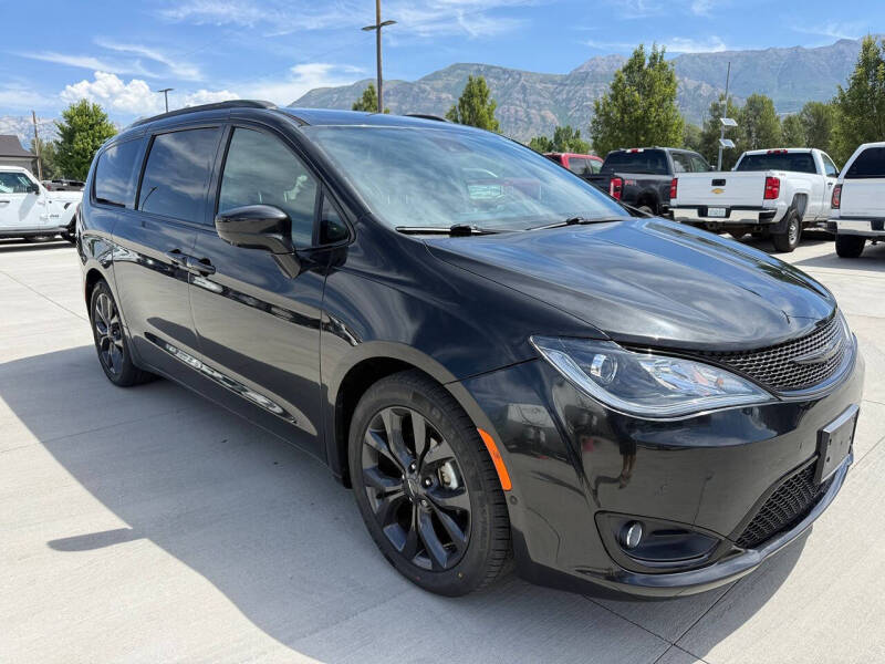 2018 Chrysler Pacifica Touring L's photo