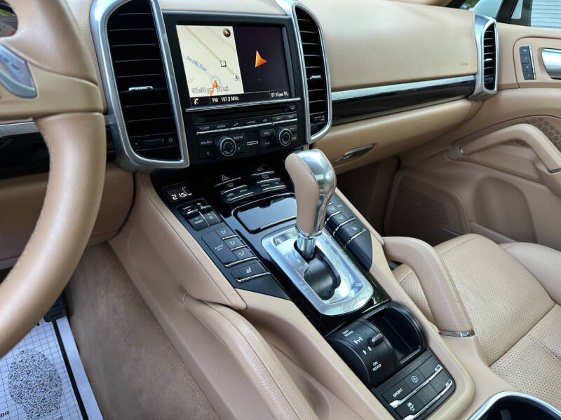 2014 Porsche Cayenne Platinum