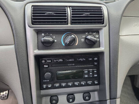 2004 Ford Mustang GT Deluxe