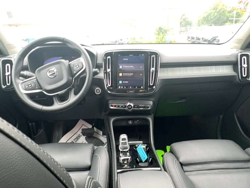 2025 Volvo XC40 B5 Plus Bright Theme