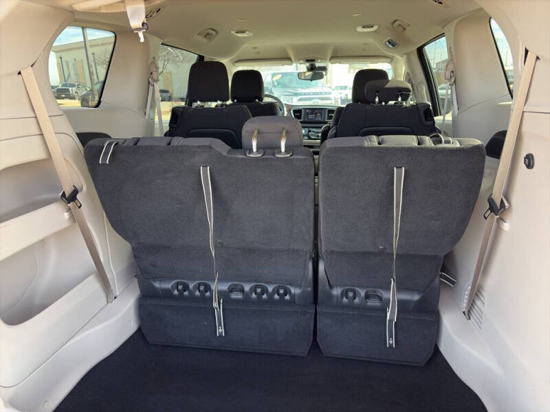 2023 Chrysler Voyager LX