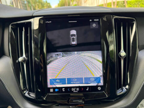 2025 Volvo XC60 B5 Core Dark Theme