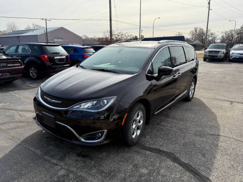 2017 Chrysler Pacifica Touring-L Plus