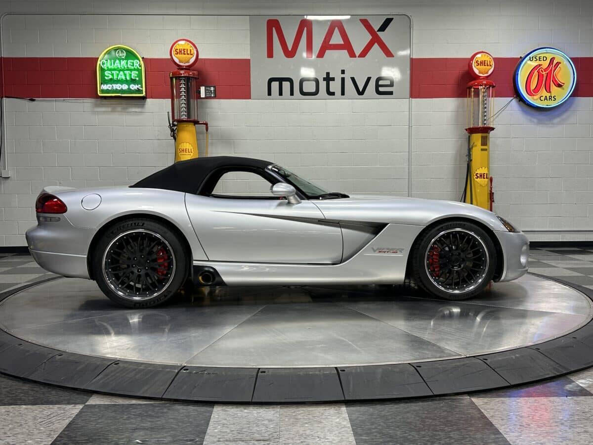 2005 Dodge Viper 9