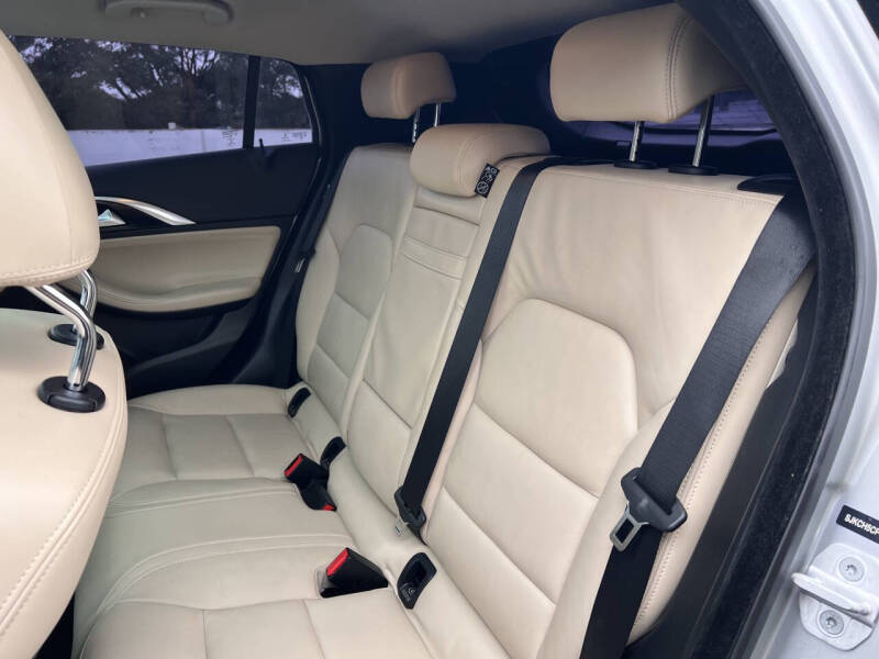 2018 Infiniti QX30 Premium