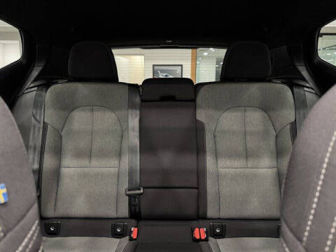 2025 Volvo XC40 B5 Core Bright Theme