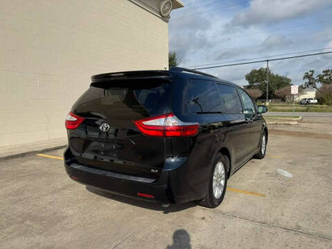 2015 Toyota Sienna XLE 8-Passenger