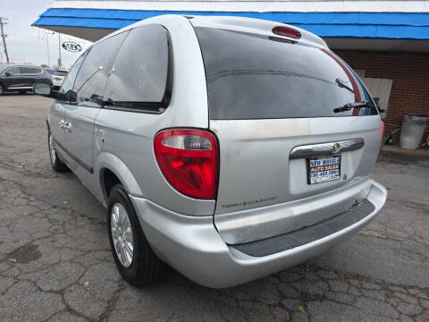 2005 Chrysler Town and Country