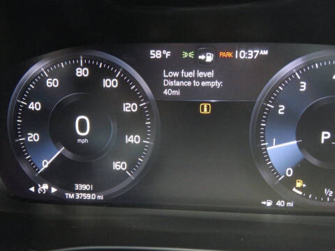 2022 Volvo XC40 T5 R-Design