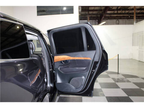 2021 Volvo XC90 T5 Momentum