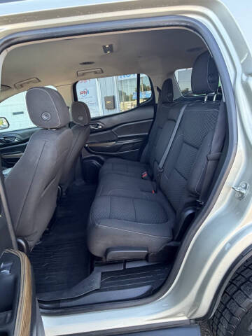 2017 GMC Acadia SLE-2