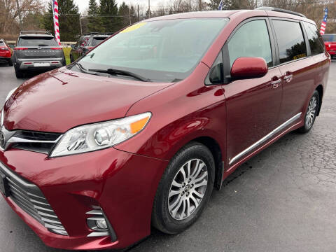 2018 Toyota Sienna XLE 8-Passenger