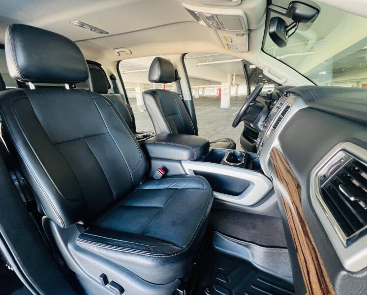 2017 Nissan Titan SL