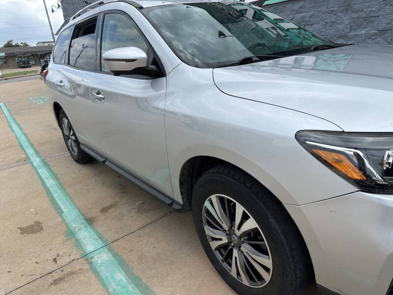 2020 Nissan Pathfinder SL
