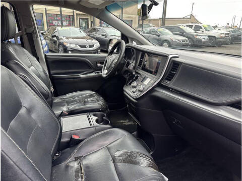 2015 Toyota Sienna