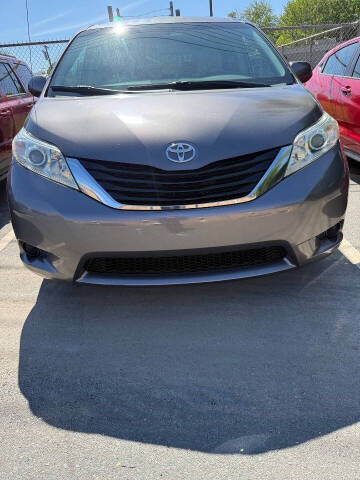 2013 Toyota Sienna LE 8-Passenger