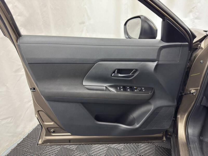 2025 Nissan Kicks S
