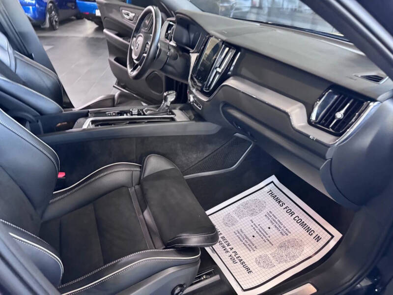 2019 Volvo XC60 T5 R-Design