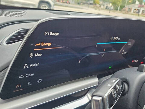 2024 Cadillac LYRIQ Luxury 3