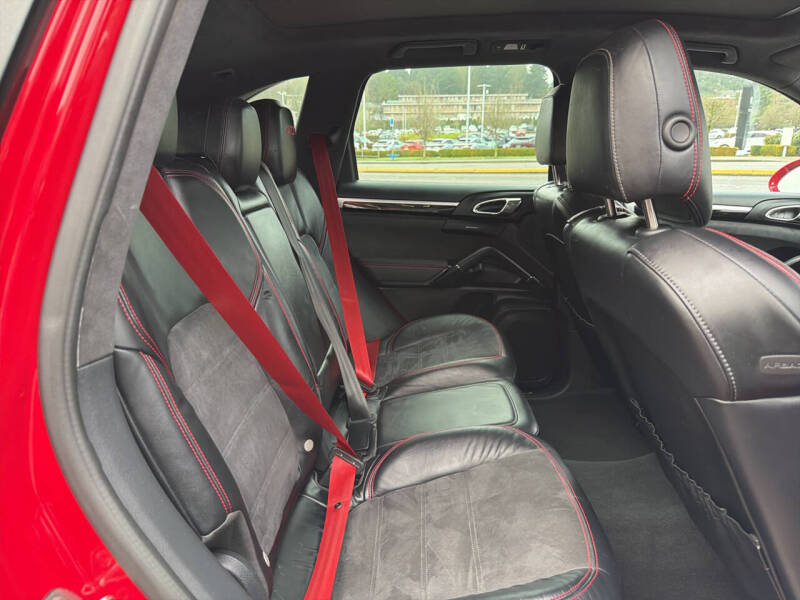 2016 Porsche Cayenne GTS