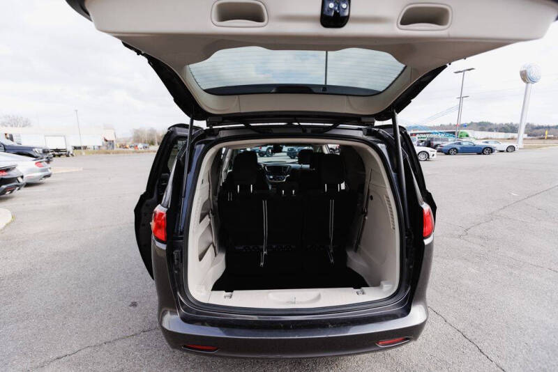 2023 Chrysler Voyager LX