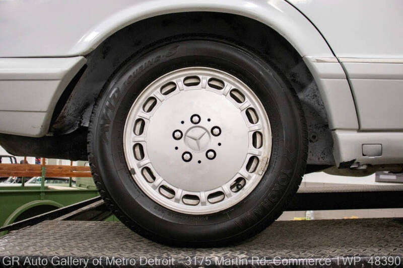 1991 Mercedes-Benz 560-Class 560 SEL