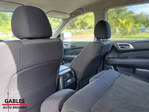 2020 Nissan Pathfinder SV