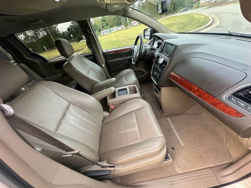 2013 Chrysler Town and Country Touring