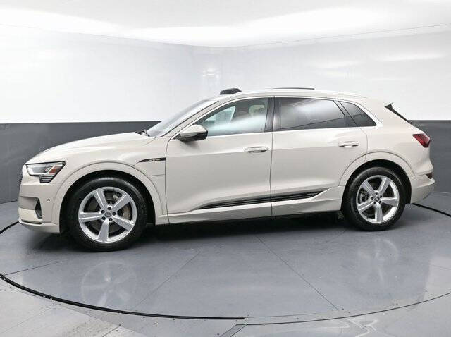 2019 Audi e-tron quattro Premium Plus