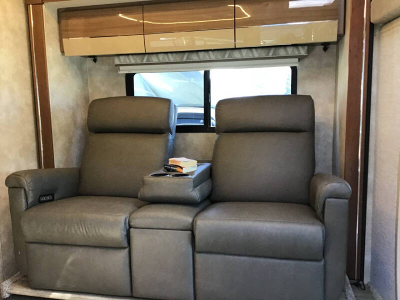 2019 **SUPER REDUCED** Winnebago View 24G / 24ft