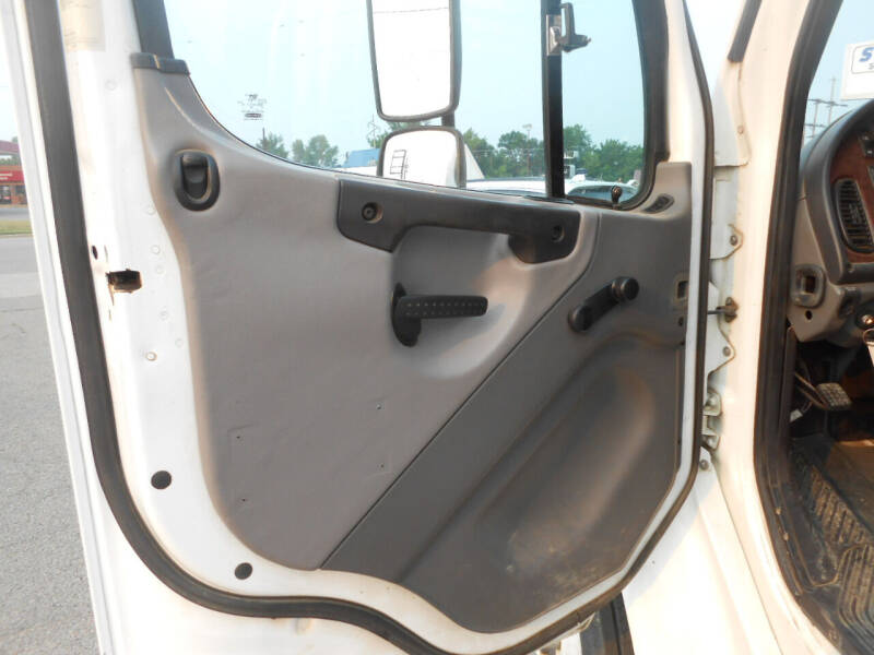 2007 Freightliner M2 106