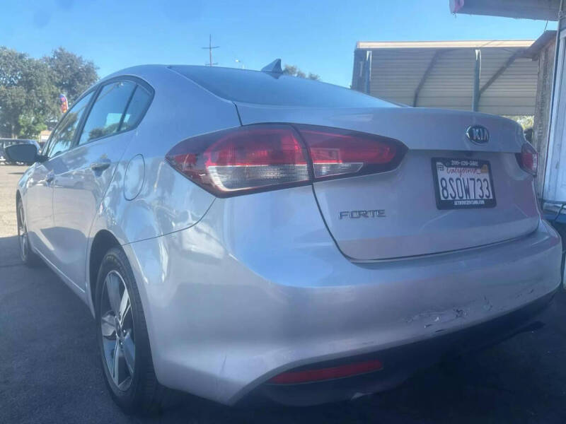 2018 Kia FORTE LX photo 4