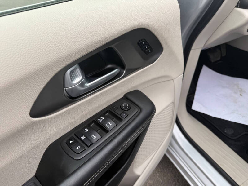2024 Chrysler Pacifica Plug-In Hybrid Select