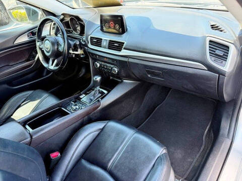 2018 Mazda MAZDA3 Touring