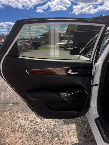 2017 Kia Cadenza Technology