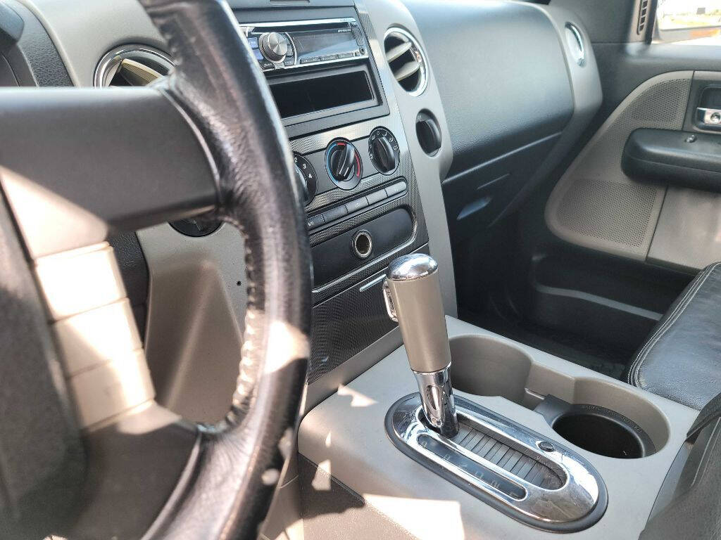 2004 Ford F-150 32