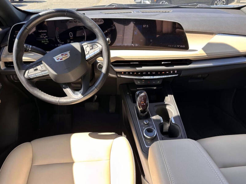 2024 Cadillac XT4 Luxury
